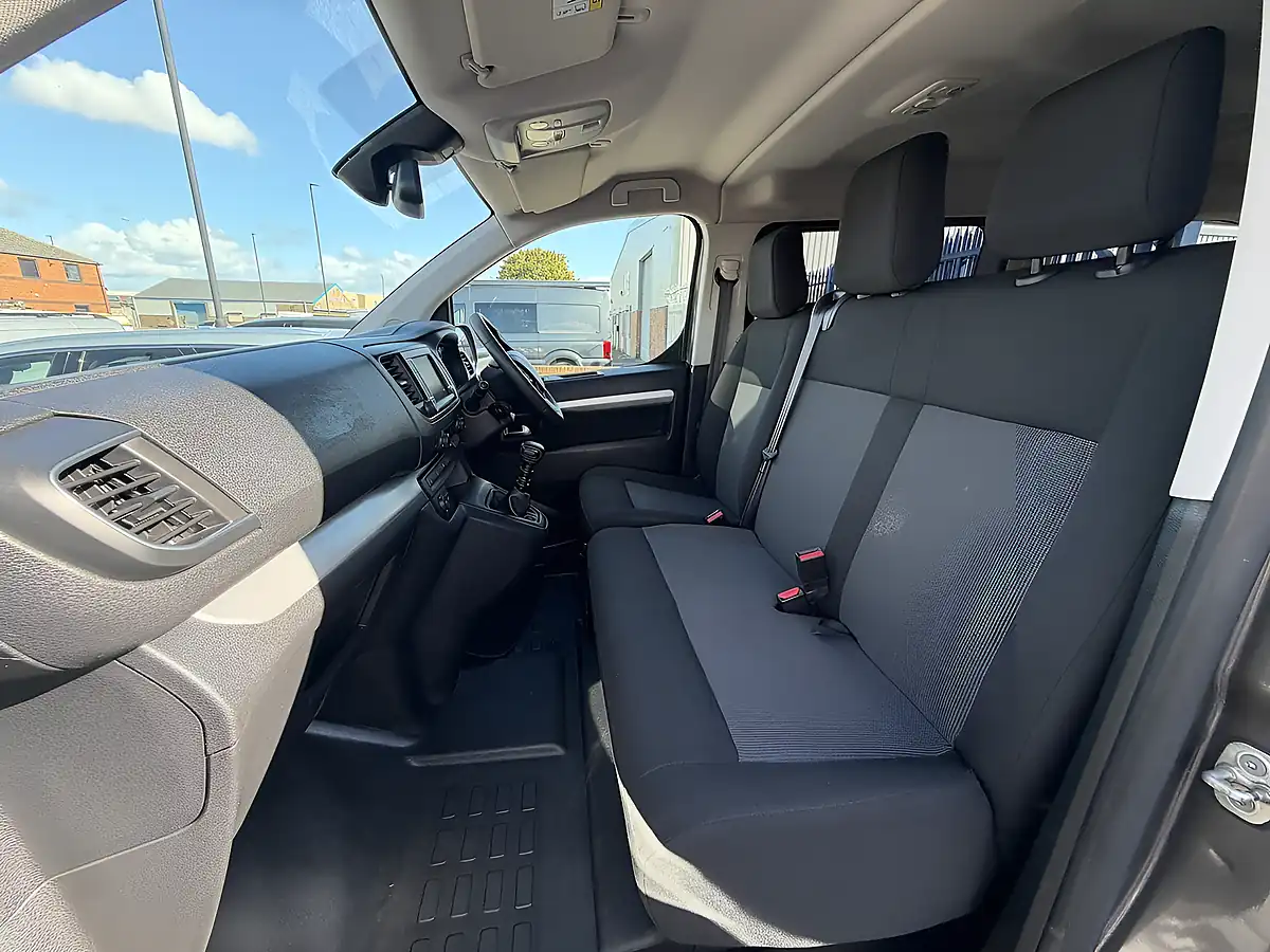 Used 2017 Peugeot Traveller Business Long Grey Metallic - Interior and Exterior details 14