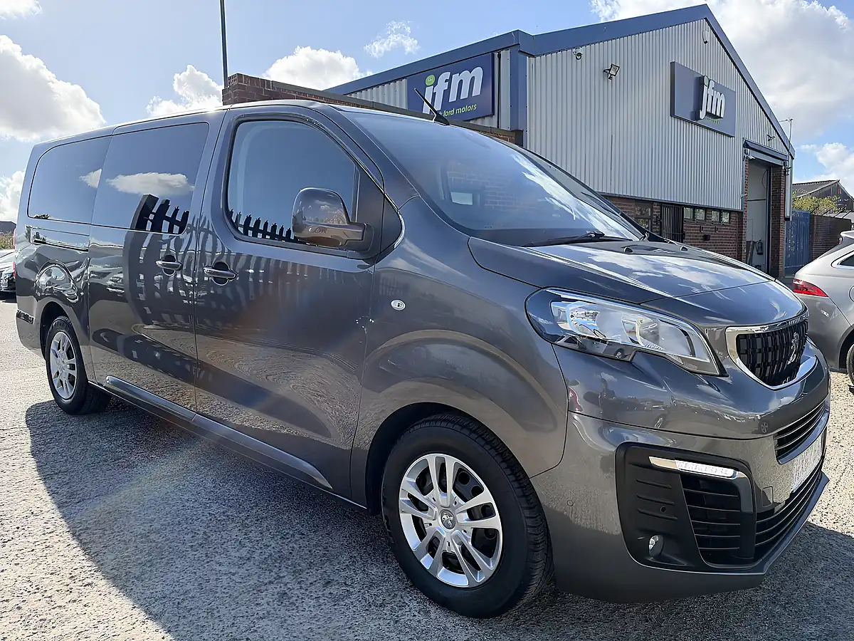 Used 2017 Peugeot Traveller Business Long Grey Metallic - Interior and Exterior details 20