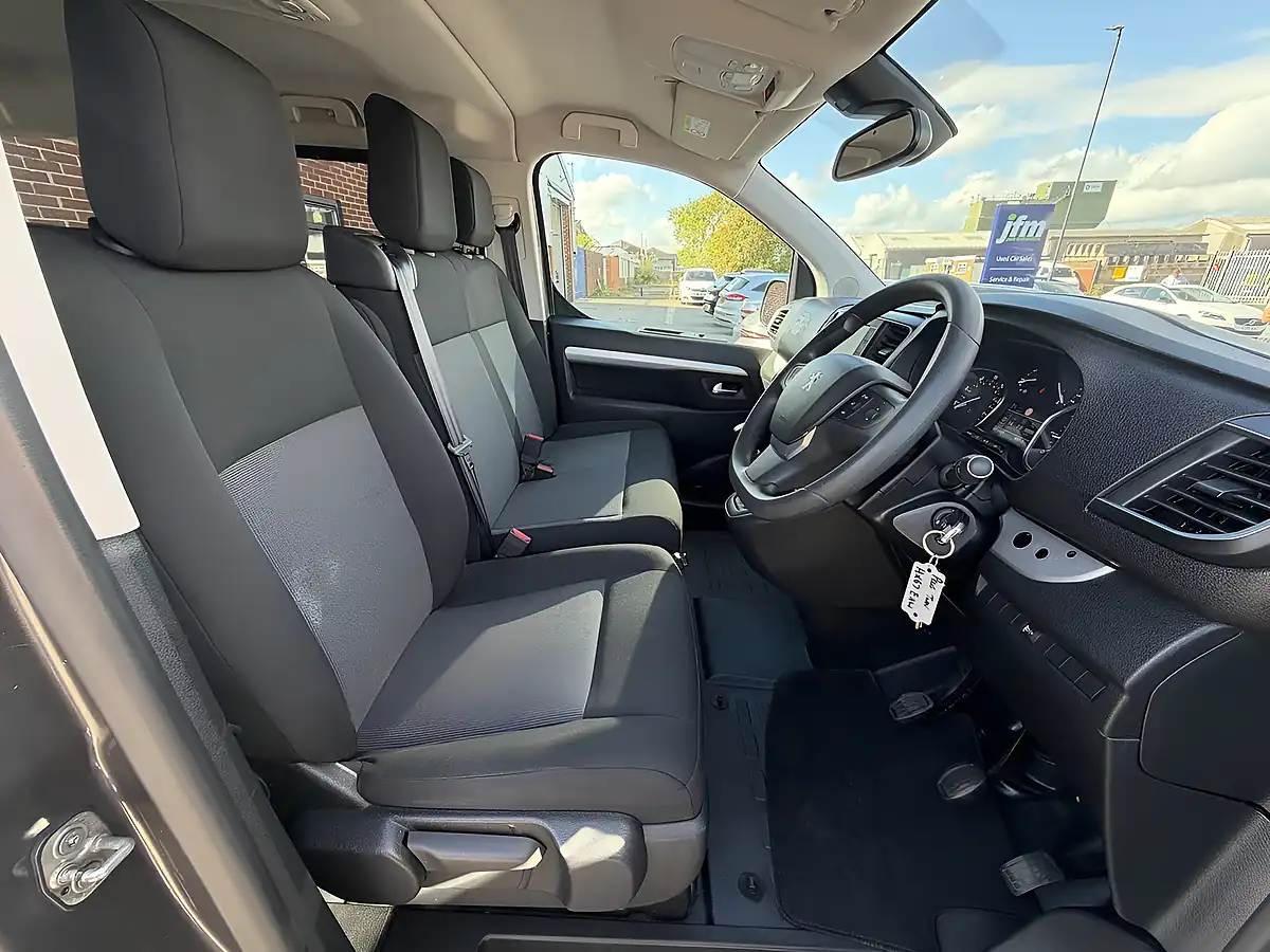 Used 2017 Peugeot Traveller Business Long Grey Metallic - Interior and Exterior details 3