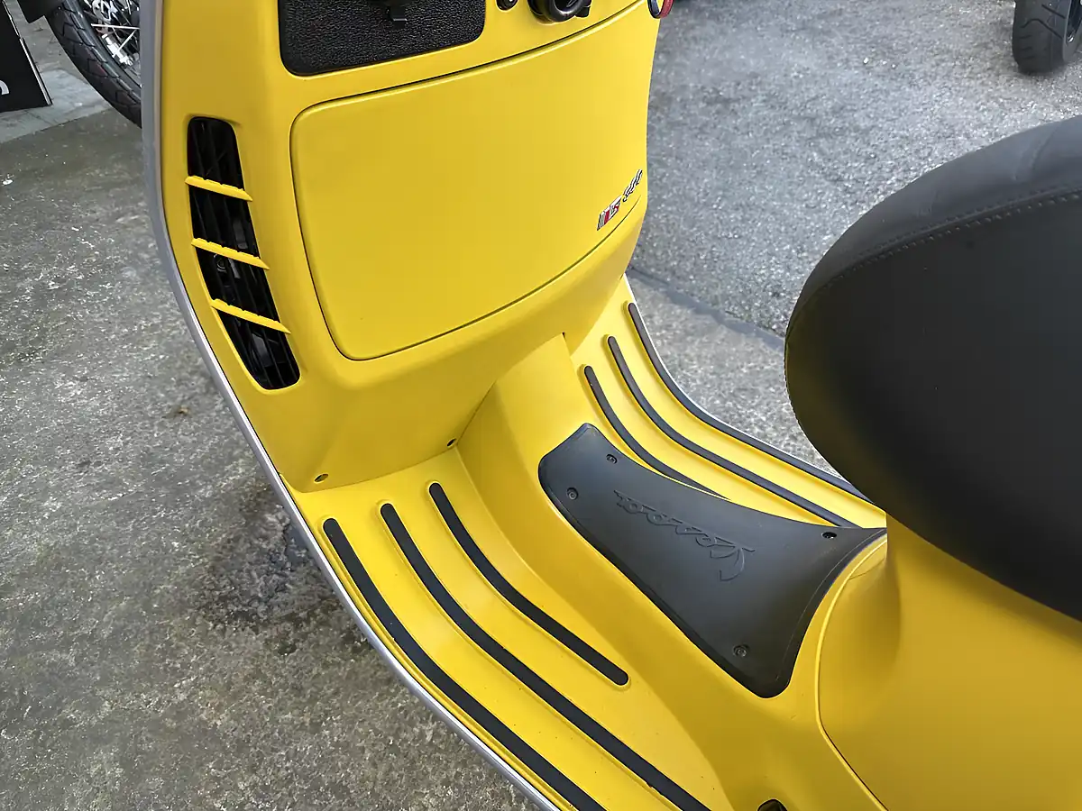 Used 2017 Piaggio Vespa Gts Supersport Yellow - Interior and Exterior details 10