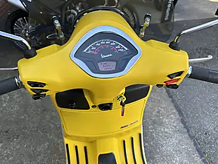 Used 2017 Piaggio Vespa Gts Supersport Yellow - Interior and Exterior details 11