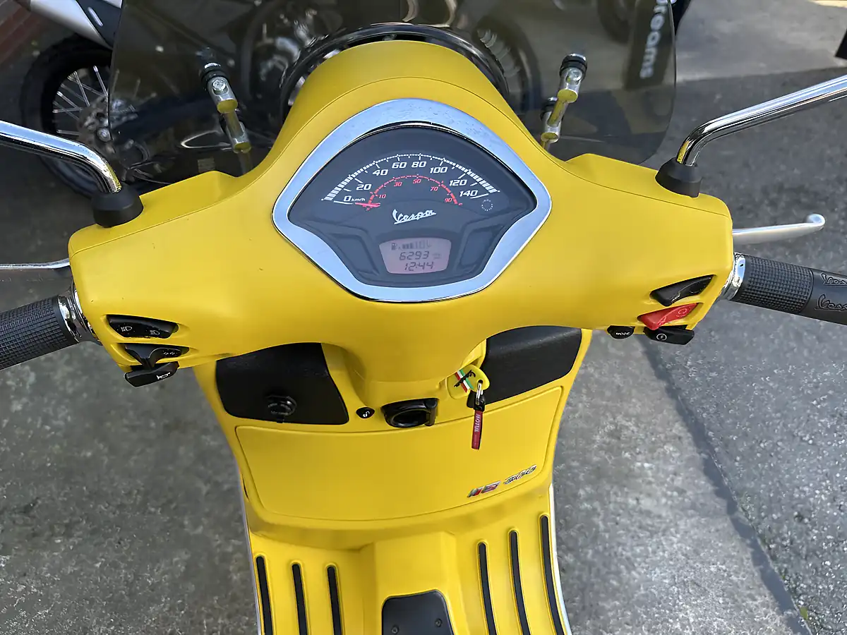 Used 2017 Piaggio Vespa Gts Supersport Yellow - Interior and Exterior details 11