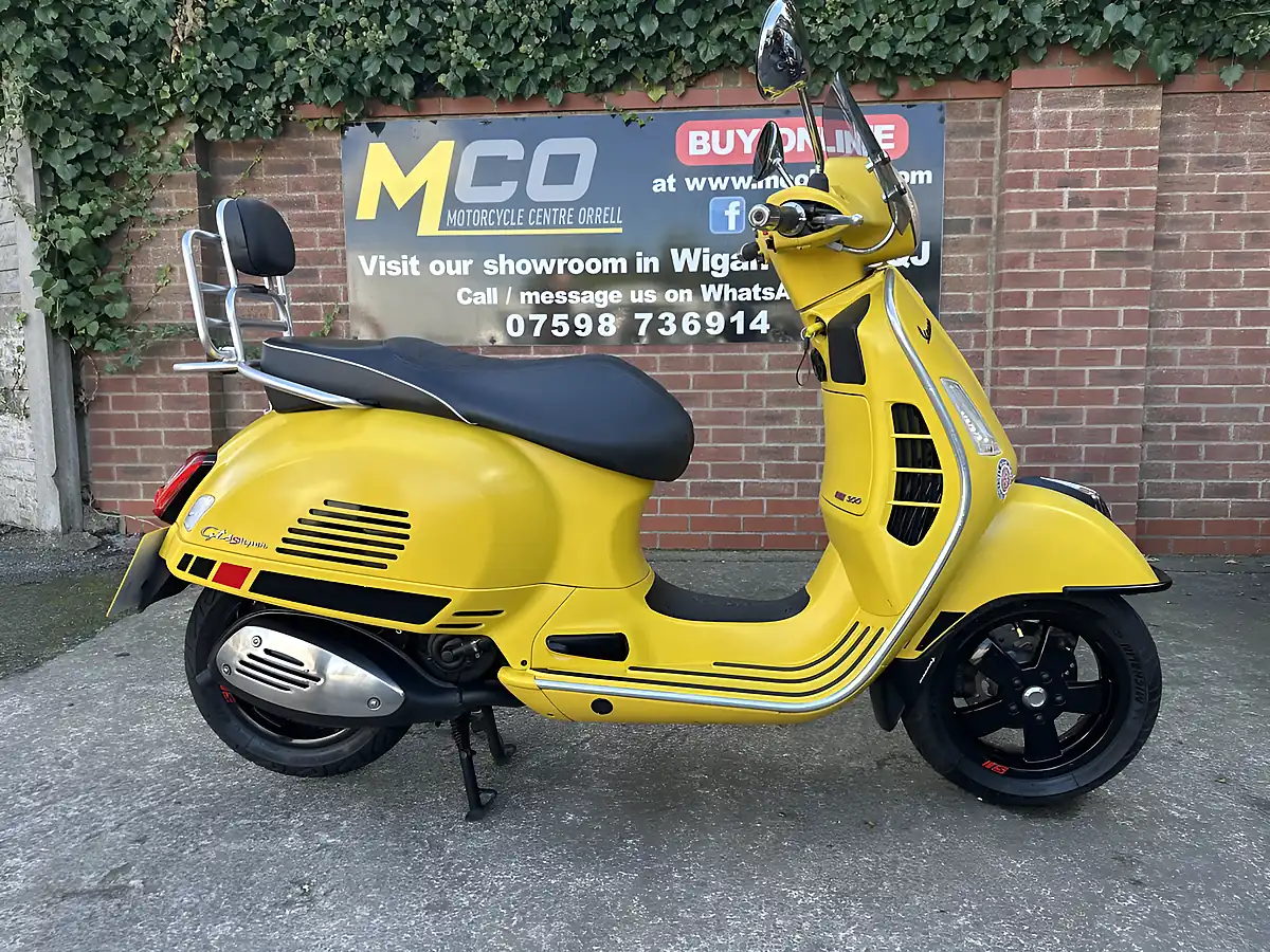 Used 2017 Piaggio Vespa Gts Supersport Yellow - Interior and Exterior details 18