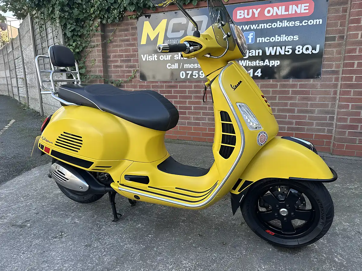 Used 2017 Piaggio Vespa Gts Supersport Yellow - Interior and Exterior details 2