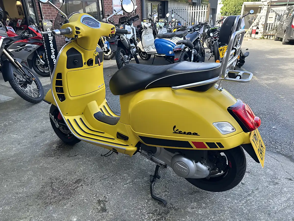 Used 2017 Piaggio Vespa Gts Supersport Yellow - Interior and Exterior details 5