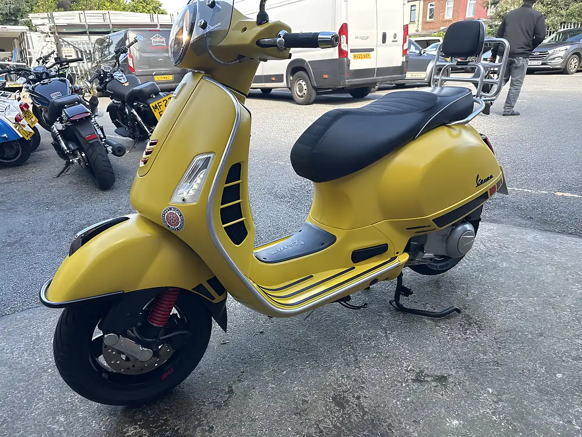 Used 2017 Piaggio Vespa Gts Supersport Yellow - Interior and Exterior details 6
