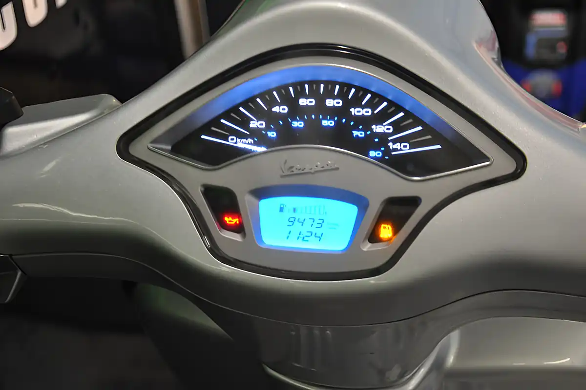 Used 2017 Piaggio Vespa Primavera 70th Anniversary Se Grey - Interior and Exterior details 12
