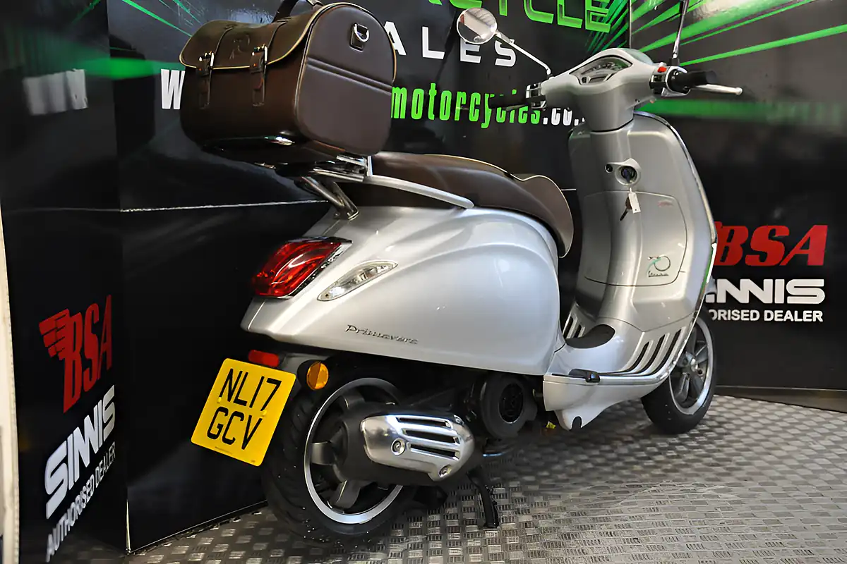 Used 2017 Piaggio Vespa Primavera 70th Anniversary Se Grey - Interior and Exterior details 13