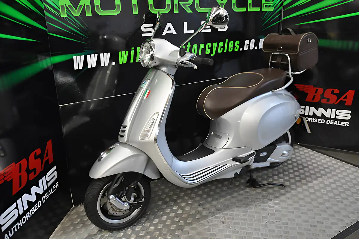 Used 2017 Piaggio Vespa Primavera 70th Anniversary Se Grey - Interior and Exterior details 3