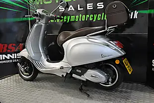 Used 2017 Piaggio Vespa Primavera 70th Anniversary Se Grey - Interior and Exterior details 5