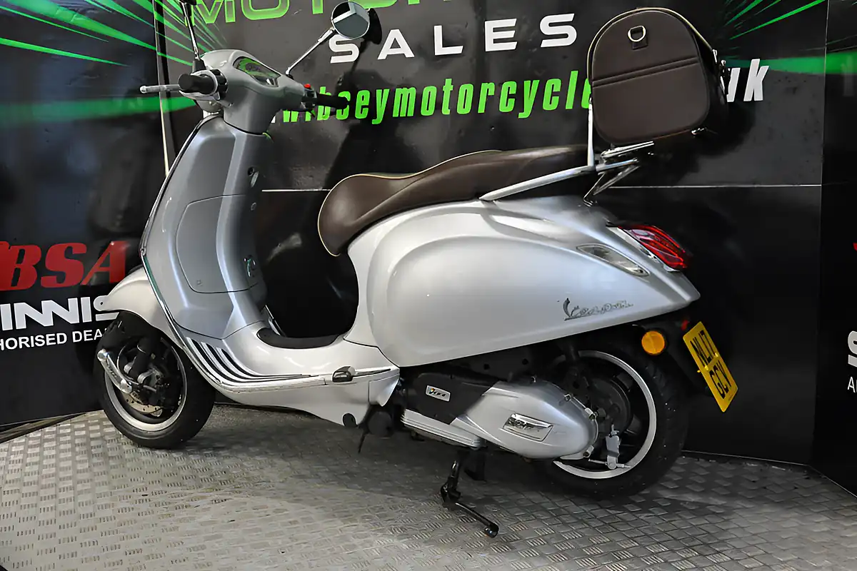 Used 2017 Piaggio Vespa Primavera 70th Anniversary Se Grey - Interior and Exterior details 5