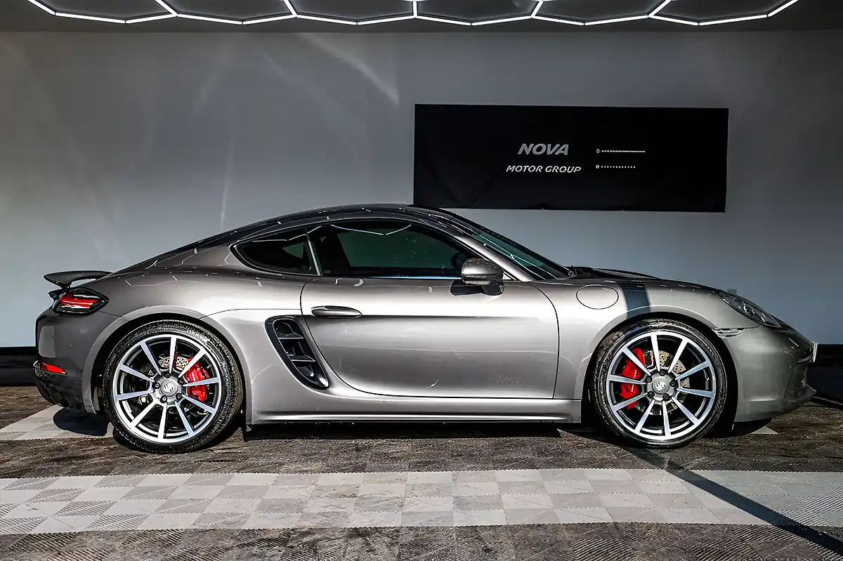 Used 2017 Porsche 718 Cayman S Agate Grey - Interior and Exterior details 5