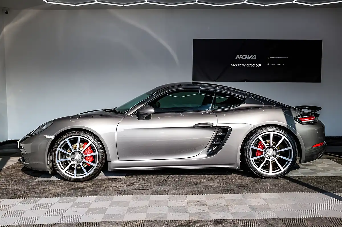 Used 2017 Porsche 718 Cayman S Agate Grey - Interior and Exterior details 6