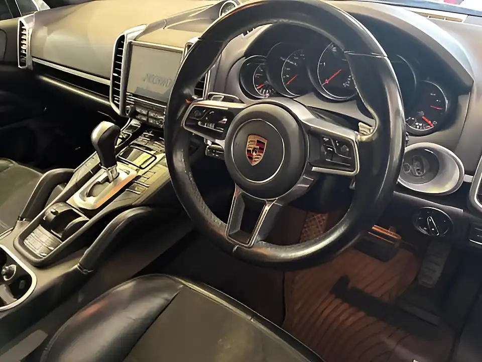 Used 2017 Porsche Cayenne Platinum Edition Black - Interior and Exterior details 3
