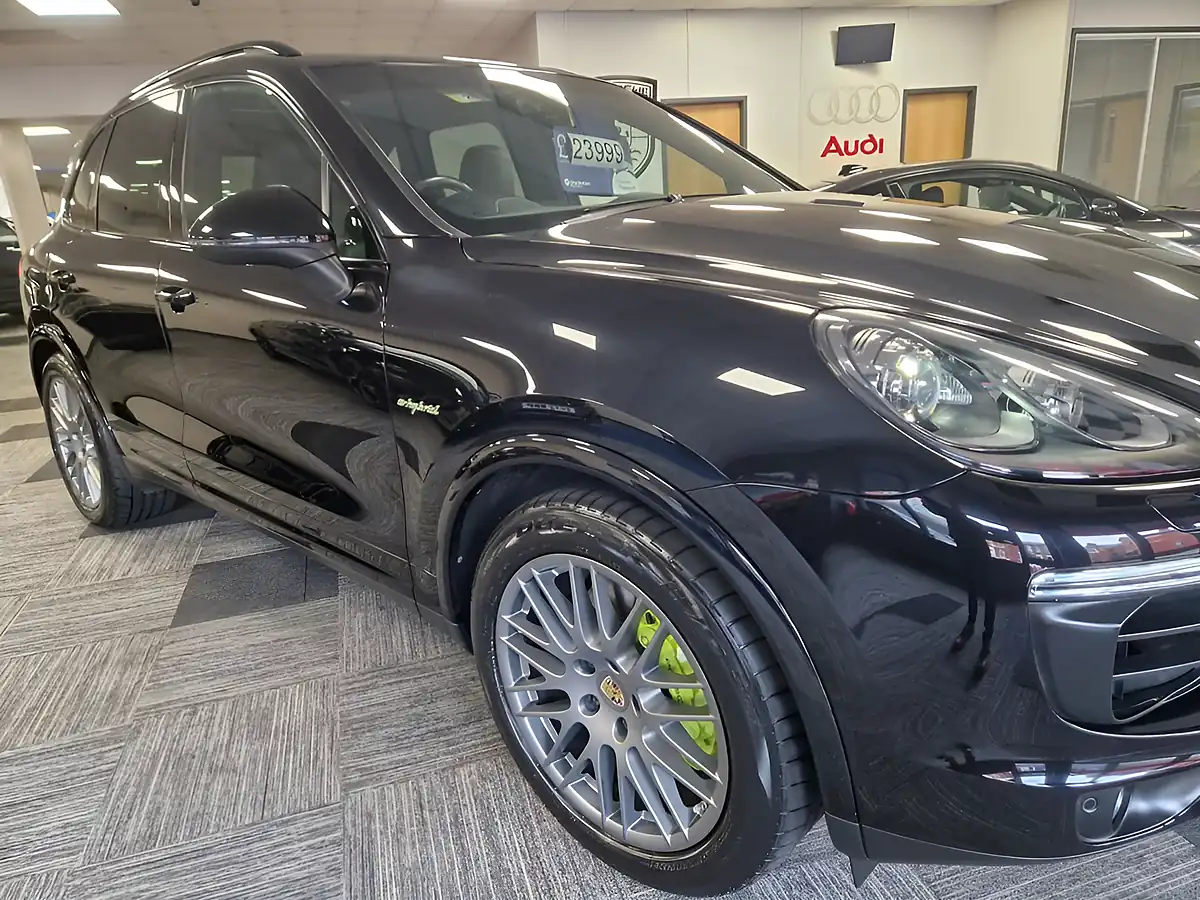 Used 2017 Porsche Cayenne Platinum Edition Black - Interior and Exterior details 10
