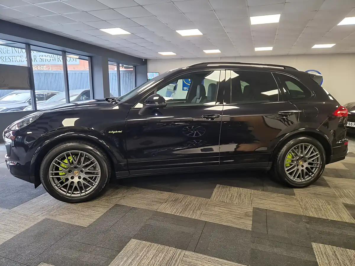Used 2017 Porsche Cayenne Platinum Edition Black - Interior and Exterior details 5