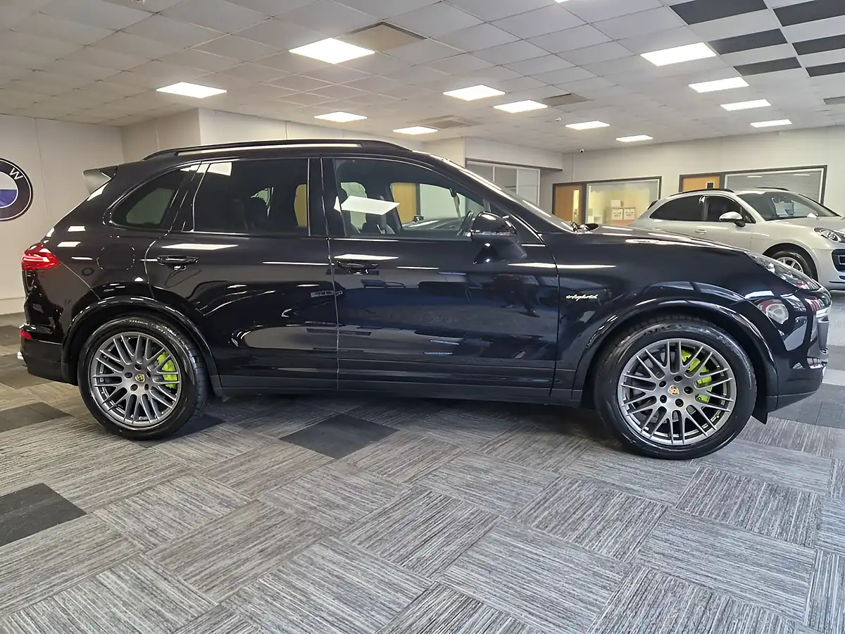 Used 2017 Porsche Cayenne Platinum Edition Black - Interior and Exterior details 6