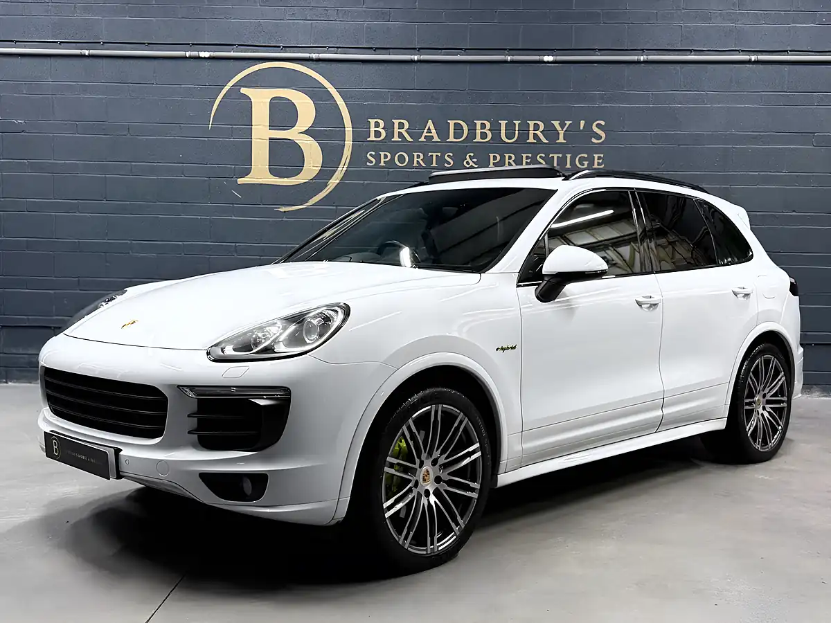 Used 2017 Porsche Cayenne S Platinum Edition White - Interior and Exterior details 10