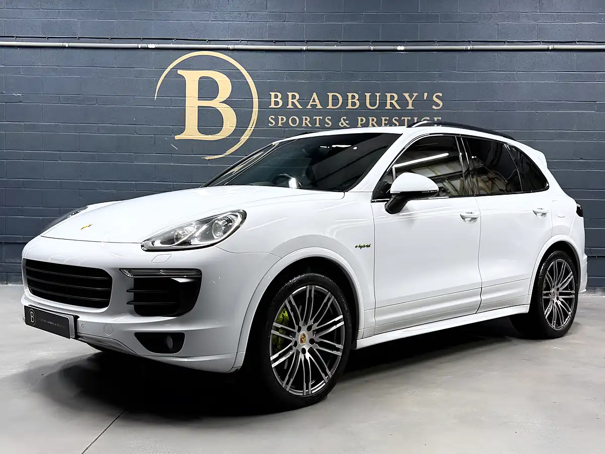 Used 2017 Porsche Cayenne S Platinum Edition White - Interior and Exterior details 3