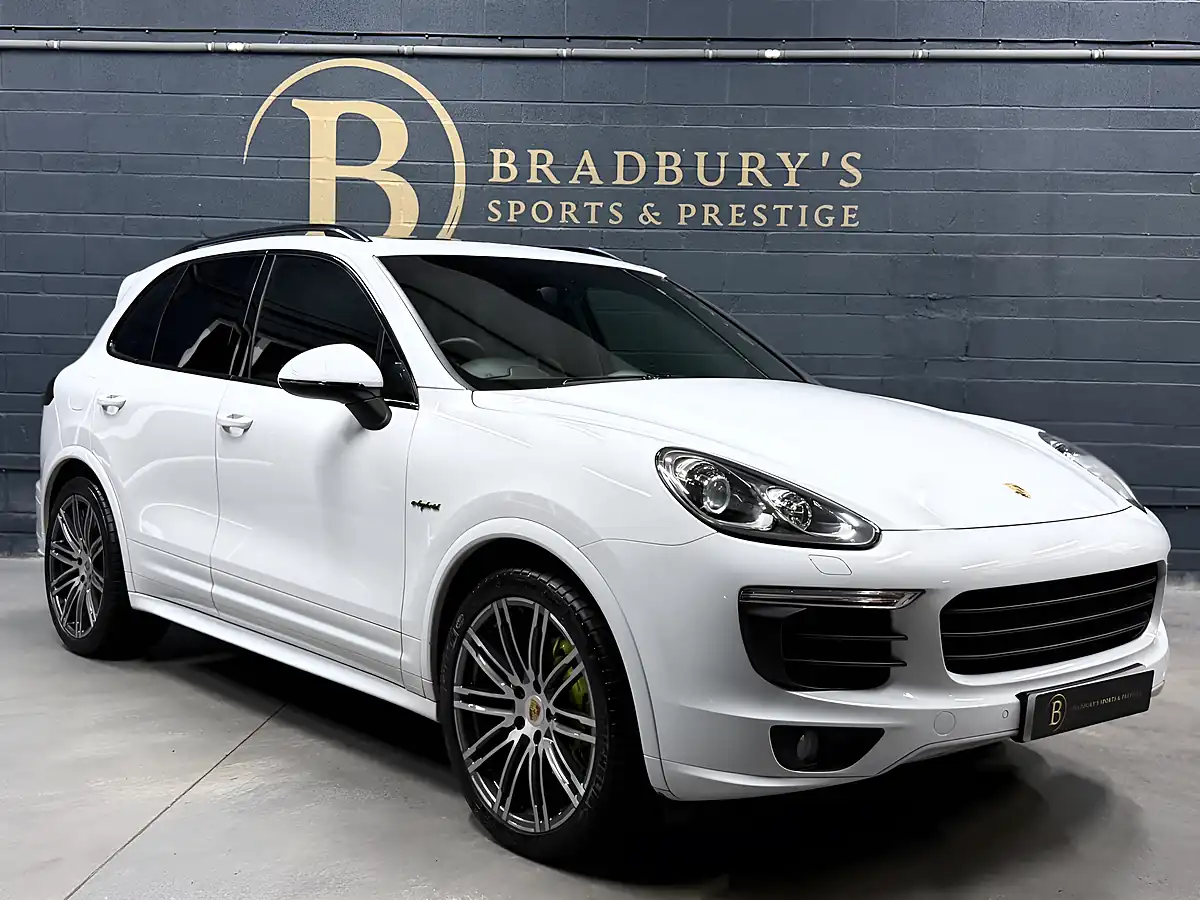 Used 2017 Porsche Cayenne S Platinum Edition White - Interior and Exterior details 4