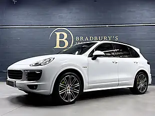 Used 2017 Porsche Cayenne S Platinum Edition White - Interior and Exterior details 5