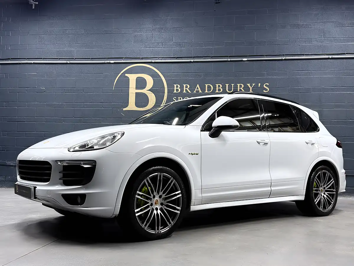 Used 2017 Porsche Cayenne S Platinum Edition White - Interior and Exterior details 5