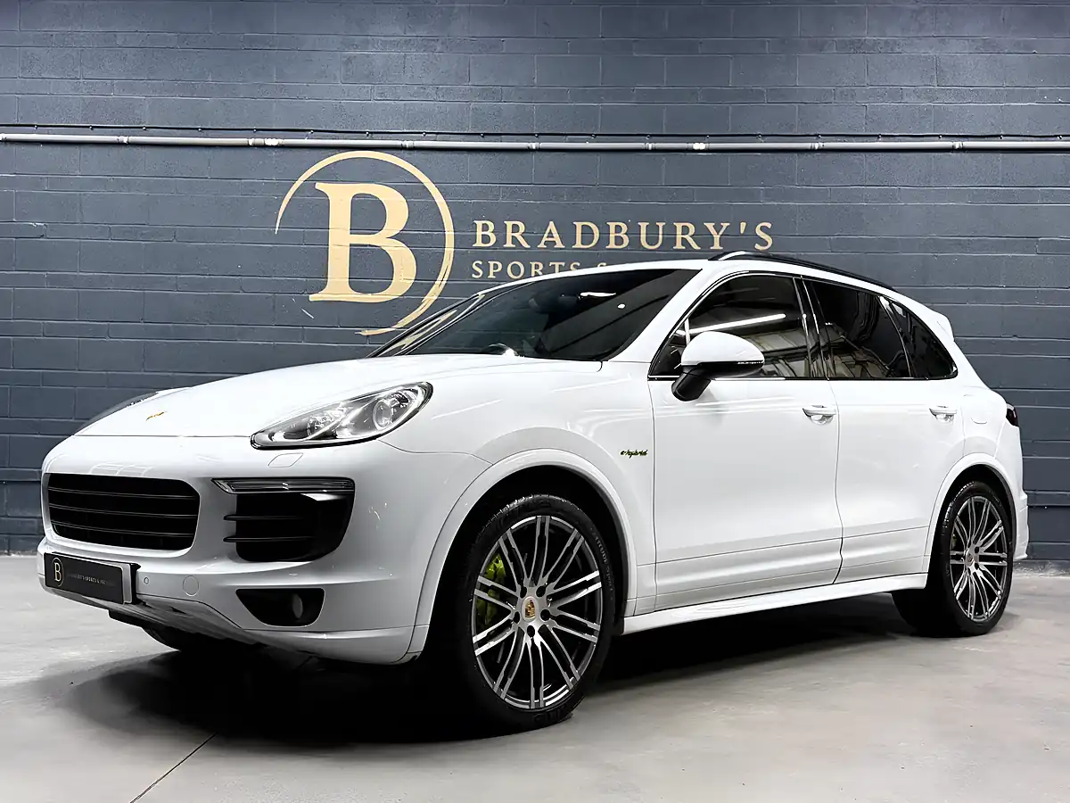 Used 2017 Porsche Cayenne S Platinum Edition White - Interior and Exterior details 7