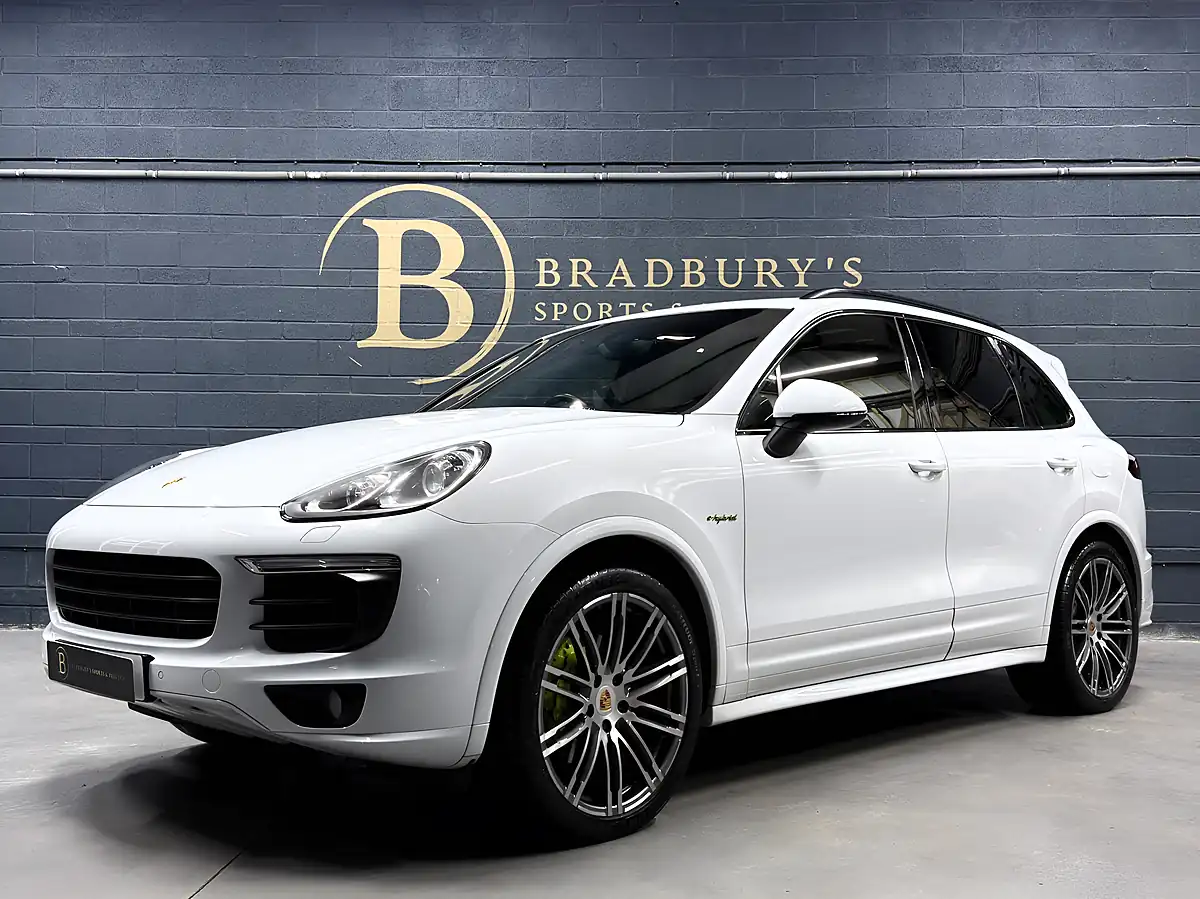 Used 2017 Porsche Cayenne S Platinum Edition White - Interior and Exterior details 8