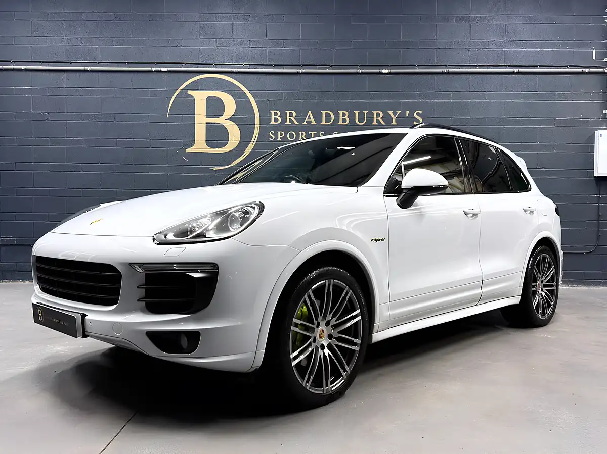 Used 2017 Porsche Cayenne S Platinum Edition White - Interior and Exterior details 9