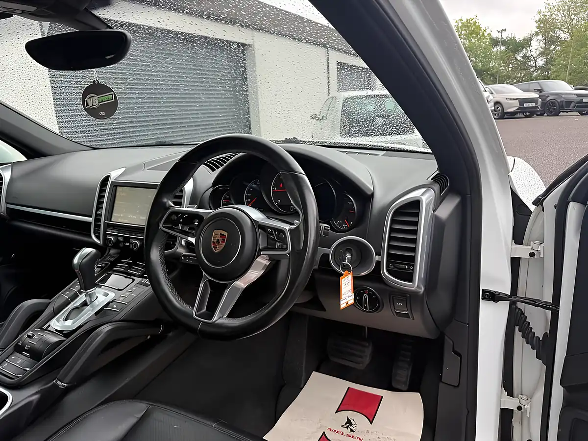 Used 2017 Porsche Cayenne White - Interior and Exterior details 11