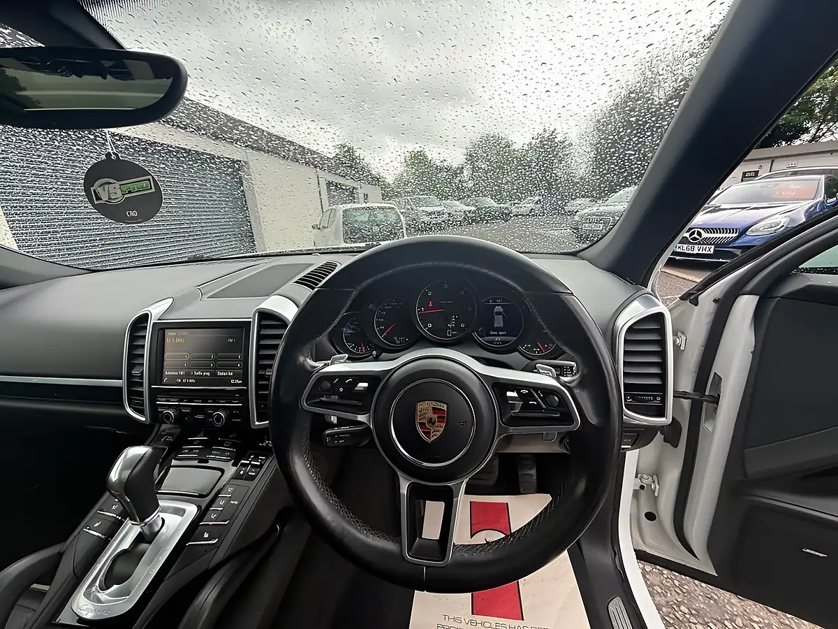 Used 2017 Porsche Cayenne White - Interior and Exterior details 14
