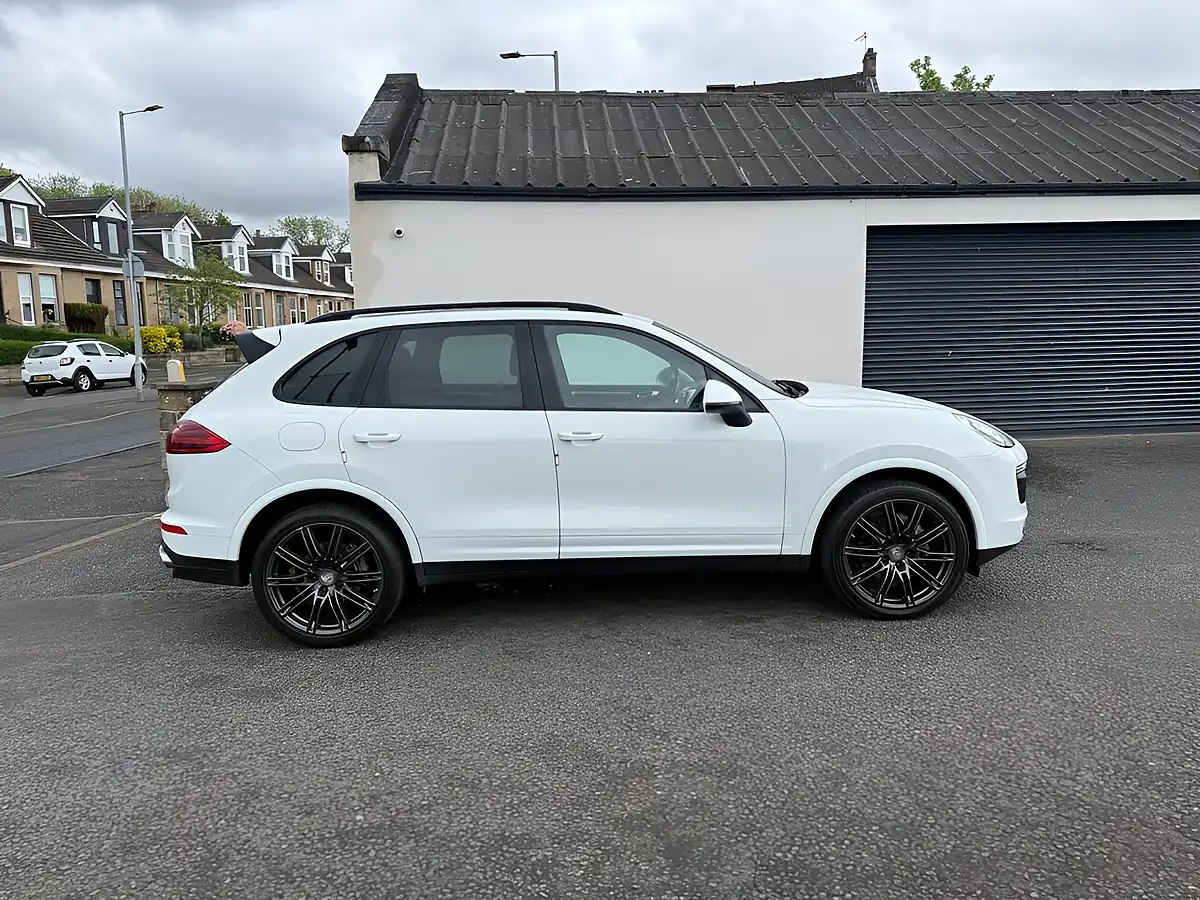 Used 2017 Porsche Cayenne White - Interior and Exterior details 2