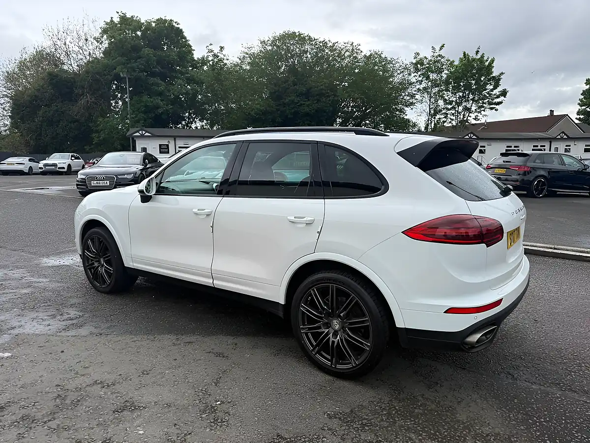 Used 2017 Porsche Cayenne White - Interior and Exterior details 6
