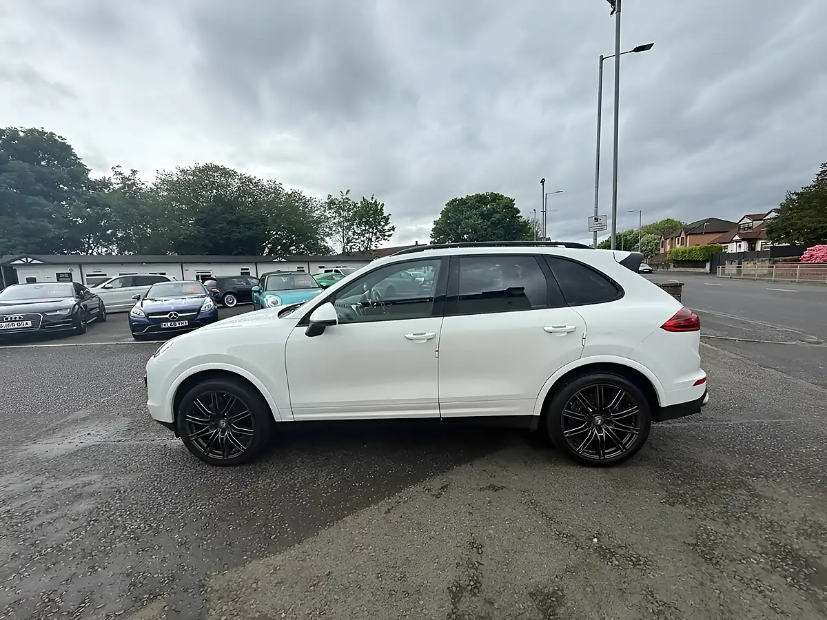 Used 2017 Porsche Cayenne White - Interior and Exterior details 7