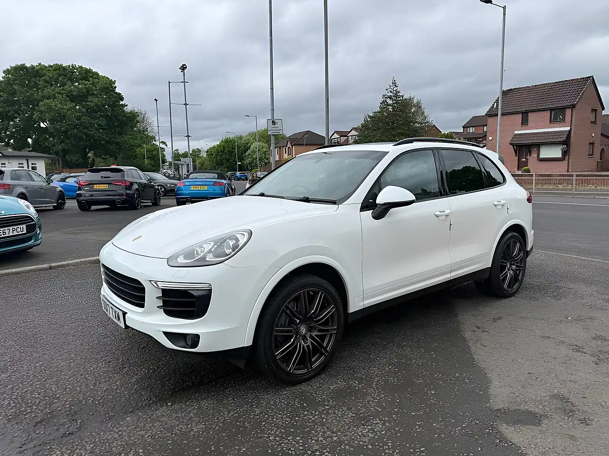 Used 2017 Porsche Cayenne White - Interior and Exterior details 8