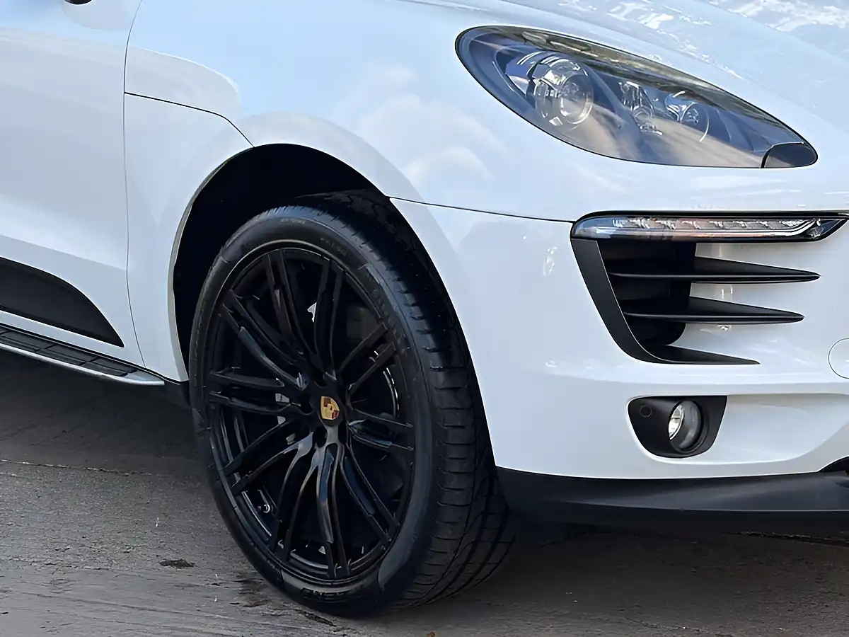 Used 2017 Porsche Macan Macan S White - Interior and Exterior details 6