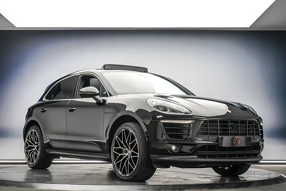 Used 2017 Porsche Macan S Black - Interior and Exterior details 5