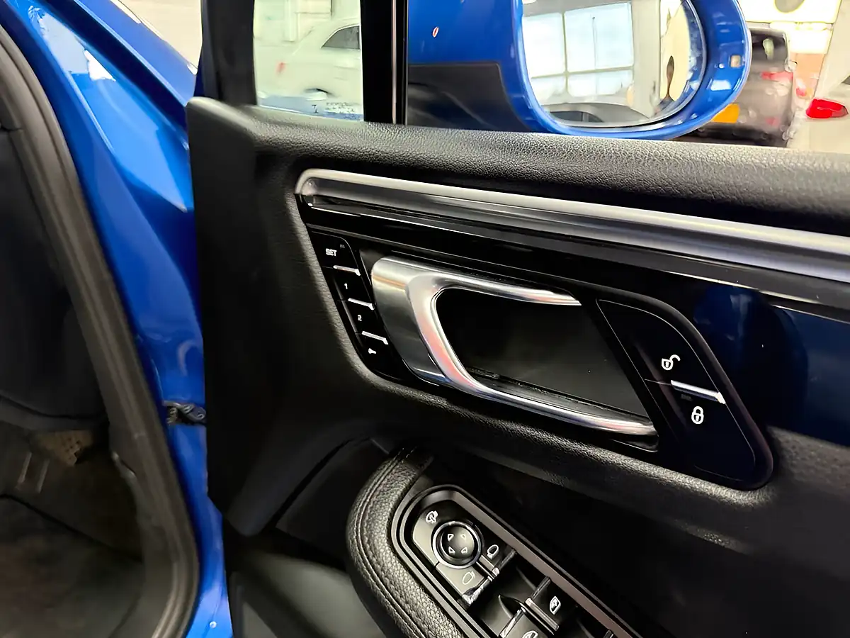 Used 2017 Porsche Macan S Blue - Interior and Exterior details 15