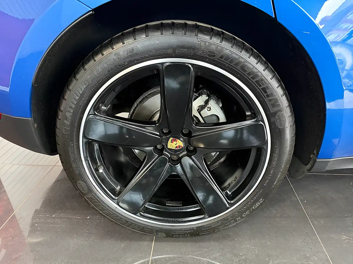 Used 2017 Porsche Macan S Blue - Interior and Exterior details 3