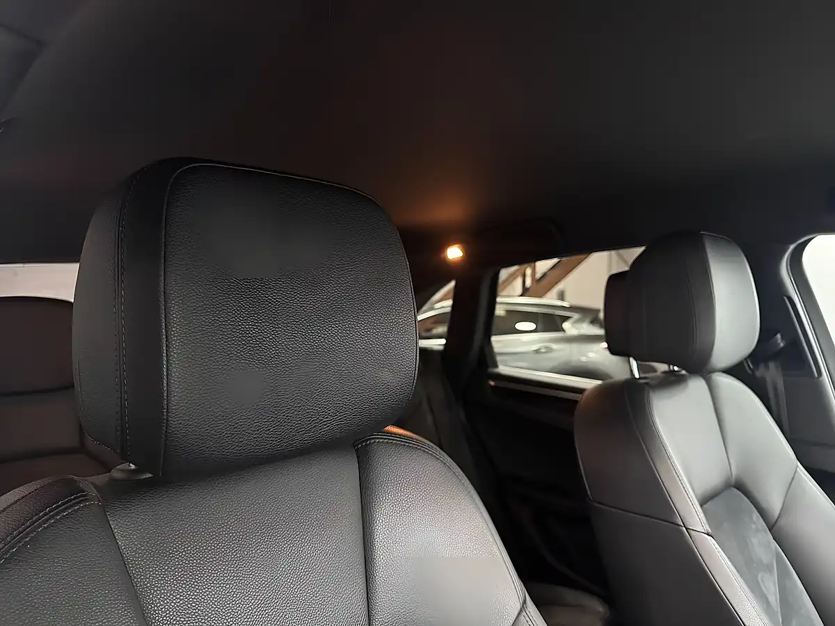 Used 2017 Porsche Macan S Blue - Interior and Exterior details 10