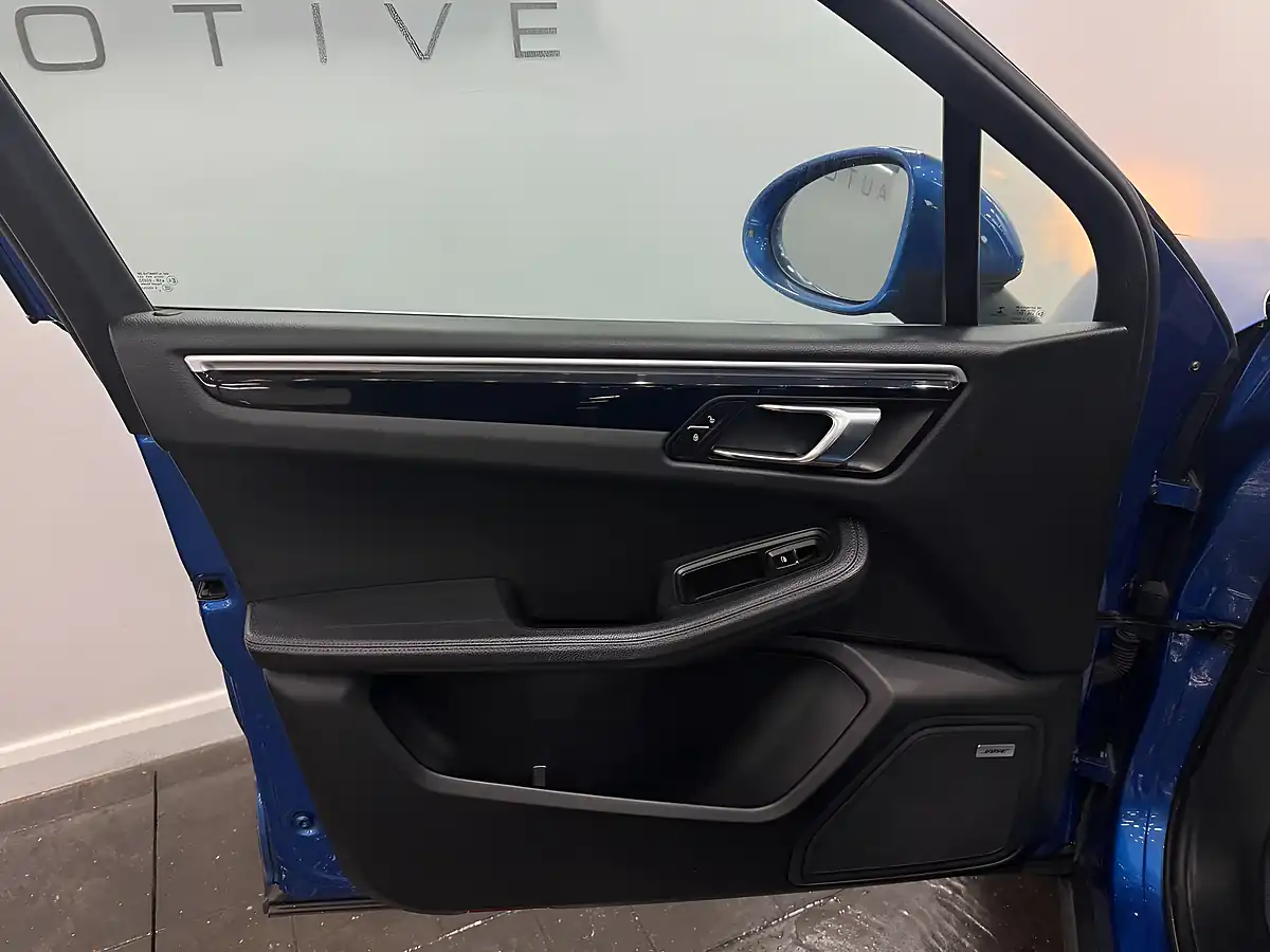 Used 2017 Porsche Macan S Blue - Interior and Exterior details 15