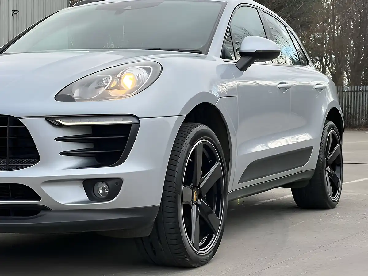 Used 2017 Porsche Macan S Rhodium Silver - Interior and Exterior details 12