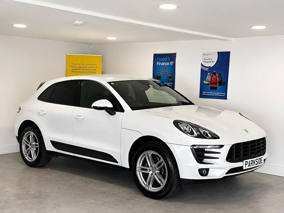 Used 2017 Porsche Macan White - Front View
