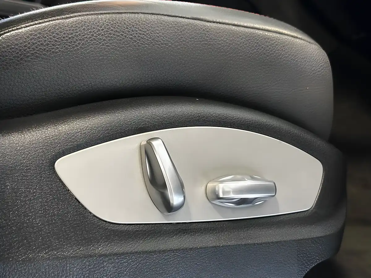 Used 2017 Porsche Macan White - Interior and Exterior details 11
