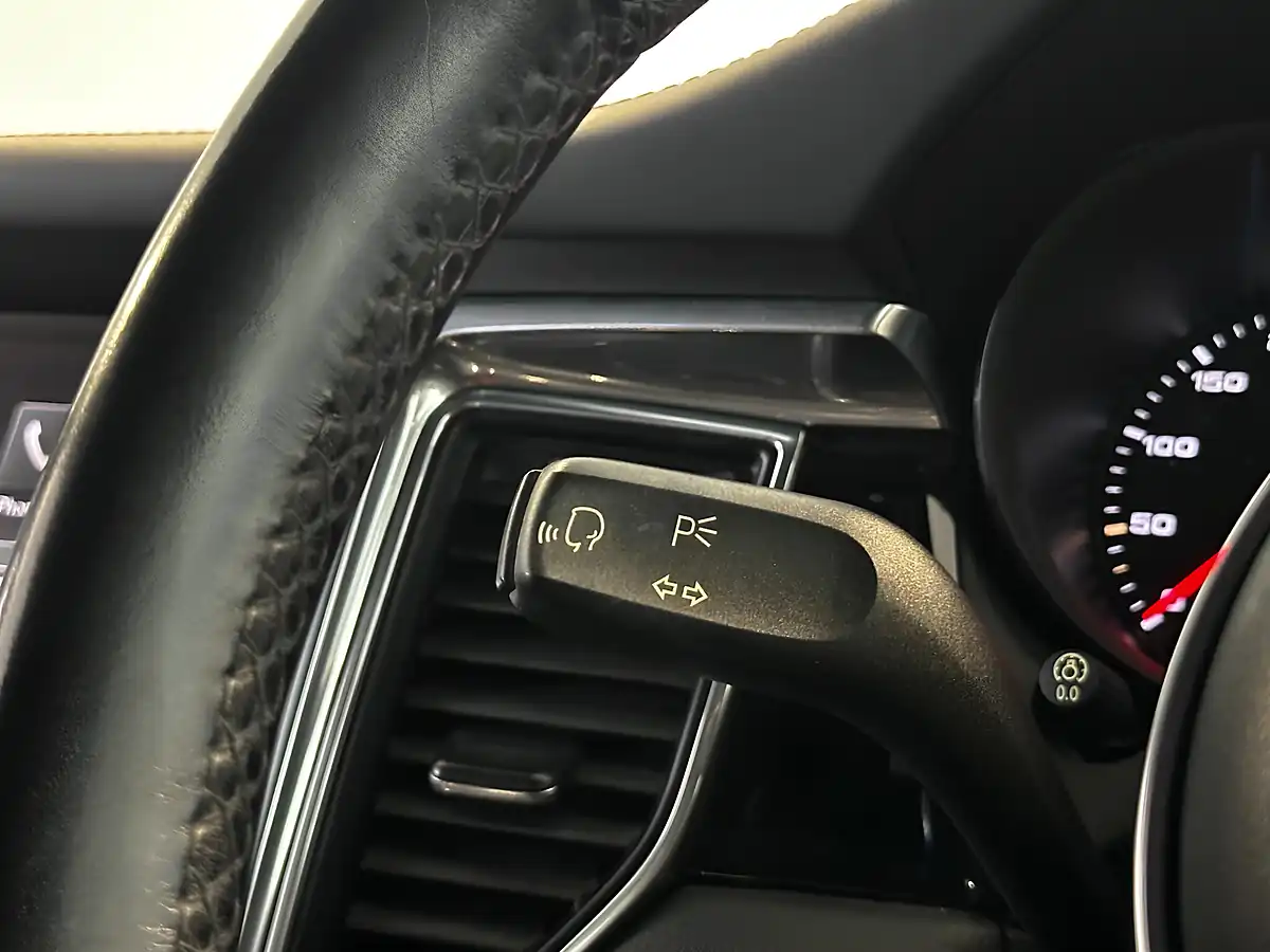 Used 2017 Porsche Macan White - Interior and Exterior details 16