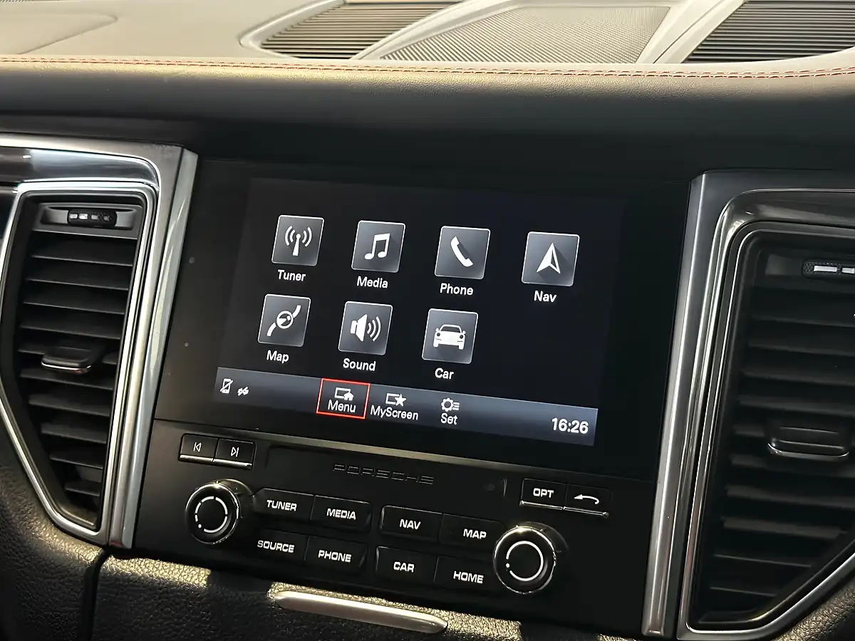 Used 2017 Porsche Macan White - Interior and Exterior details 18