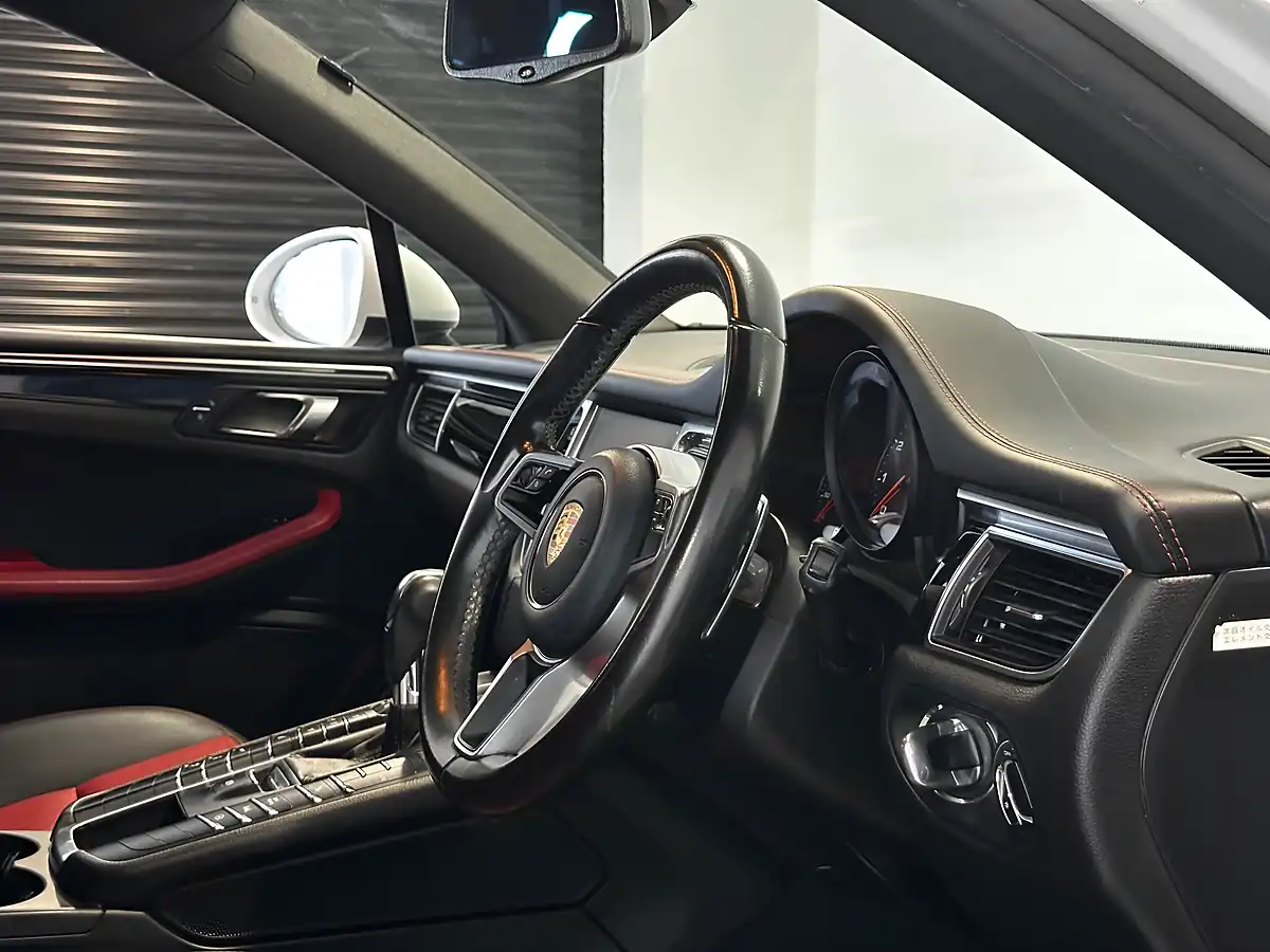 Used 2017 Porsche Macan White - Interior and Exterior details 2