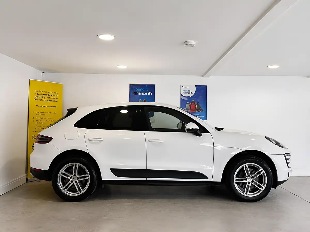 Used 2017 Porsche Macan White - Interior and Exterior details 7