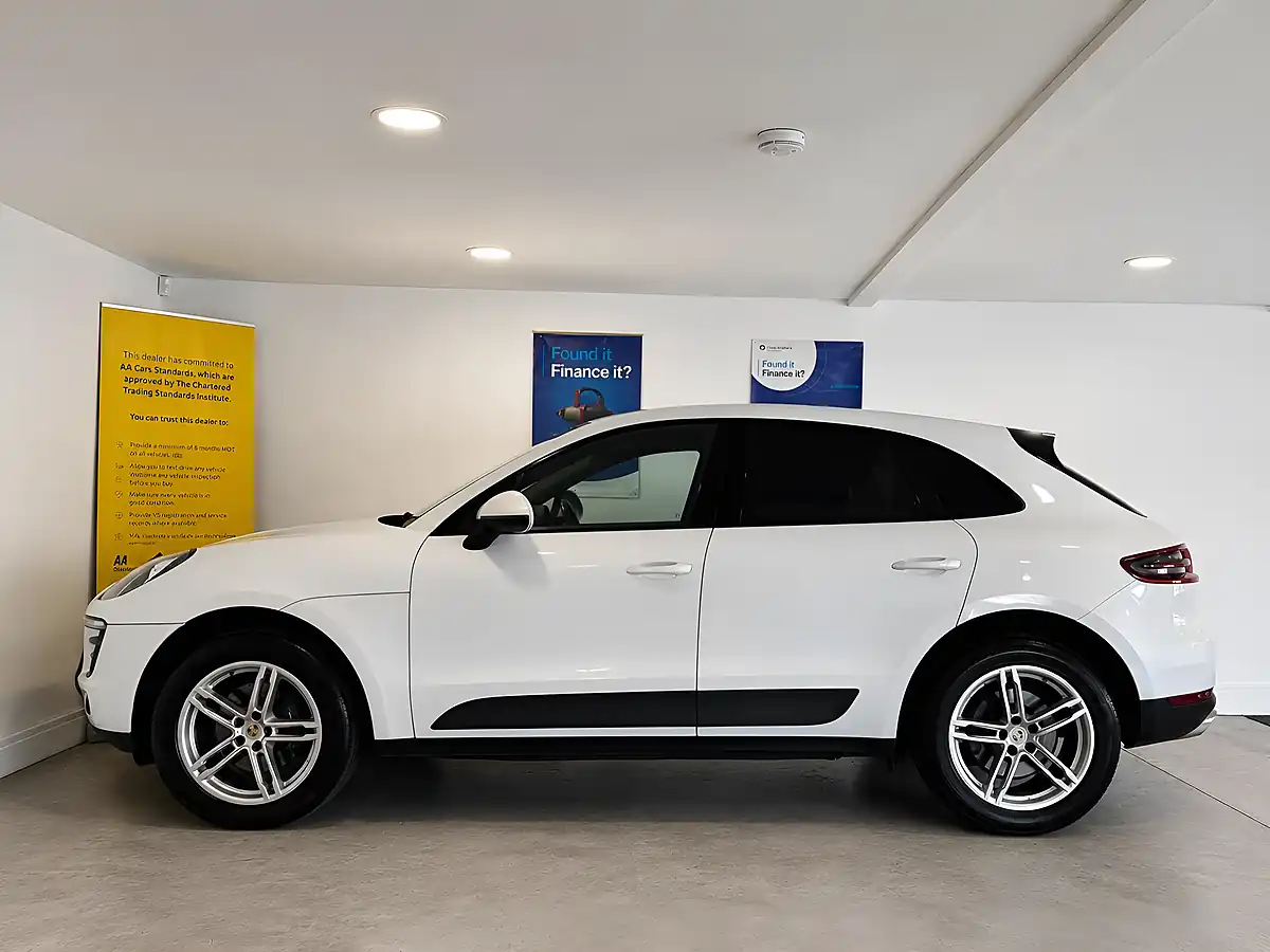 Used 2017 Porsche Macan White - Interior and Exterior details 9
