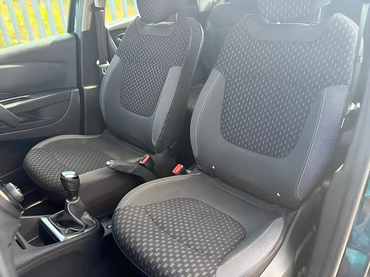 Used 2017 Renault Captur Dynamique Nav Blue - Interior and Exterior details 12